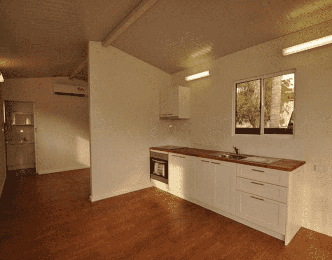 KLW-750 Cabin With Bathroom & Kitchen (300sqft)