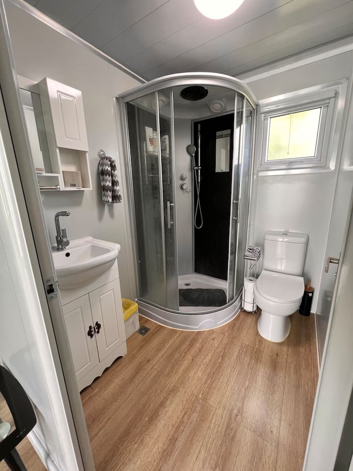 K68 Off-Grid Tiny Home With 2 Bedrooms, Kitchen & Bathroom (400 sq ft)