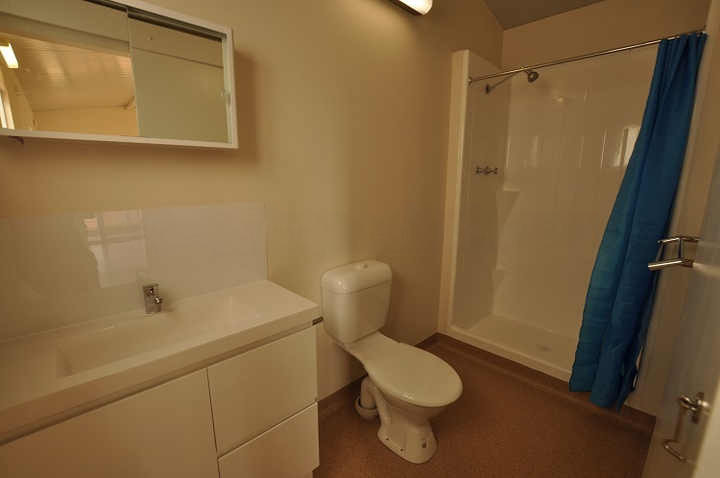 KLW-750 Cabin With Bathroom & Kitchen (300sqft)