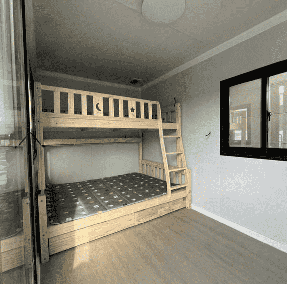 FH-300 Tiny Home on Wheels (140 sq ft)